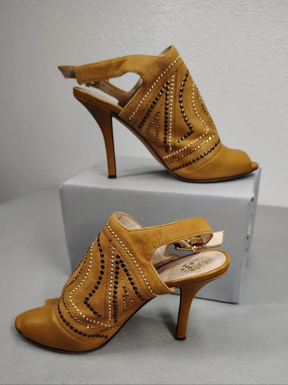 Vince Camuto Peep-Toe Leather Shoes With Buckle Strap Size 7.5 - Picture 8 of 11